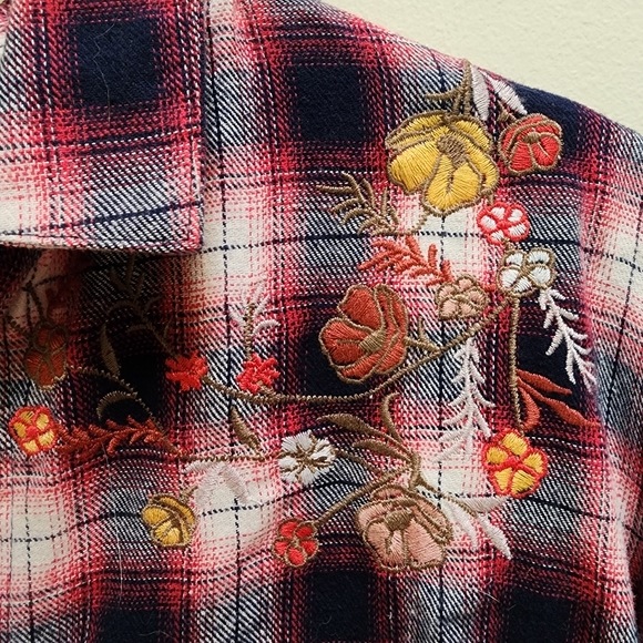 NWT VELVET HEART Button-up Shirt Red & Navy Plaid with Embroidered Flowers Large - Picture 4 of 11